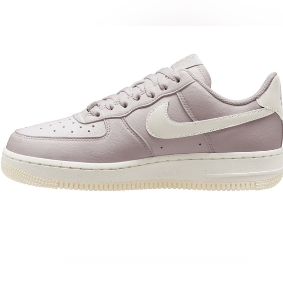 NWT IN BOX Nike Air Force One Purple White Violet / Sail / Coconut Milk SIZE 8 - Picture 2 of 6